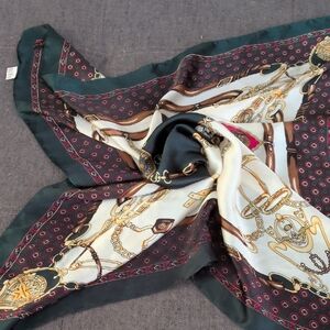 Elegant Green and Gold Women's Scarf